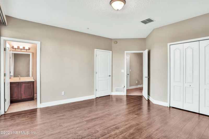 4370 Ellipse Dr, Jacksonville, FL 32246
