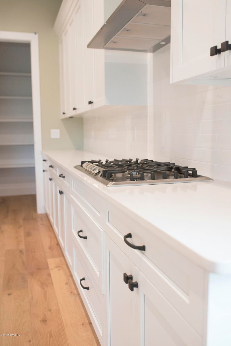 438 Lower 8th Ave S, Jacksonville Beach, FL 32250