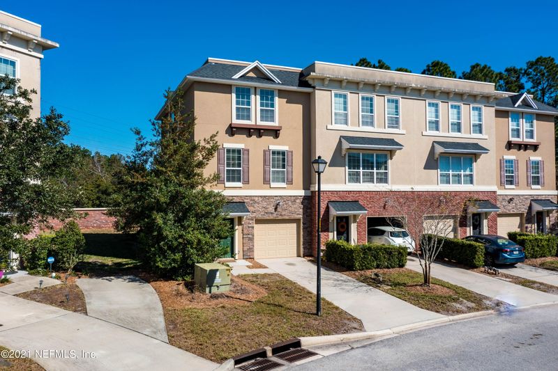 4399 Ellipse Dr, Jacksonville, FL 32246