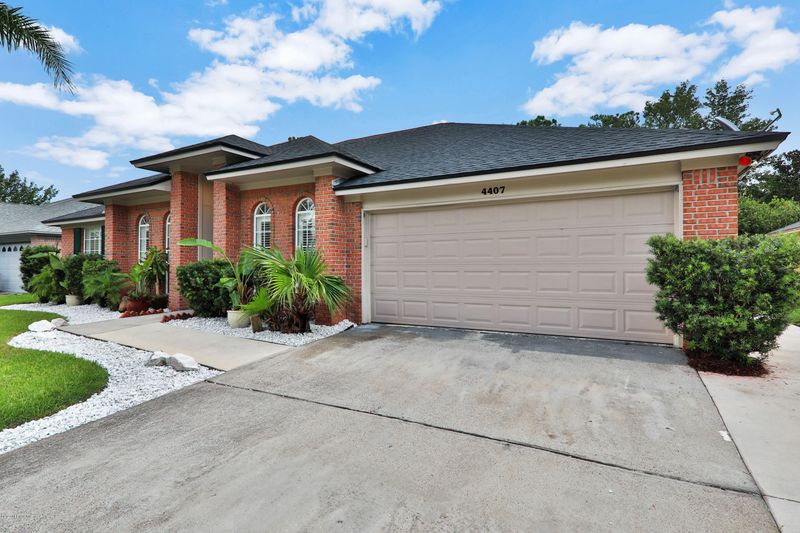 4407 Autumn River Rd E, Jacksonville, FL 32224