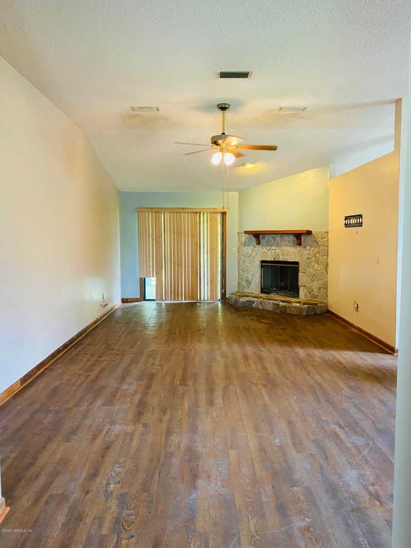 442 Moby Dick Dr S, Jacksonville, FL 32218