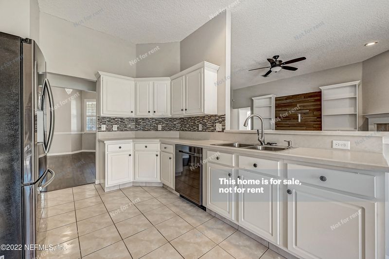 4462 Summer Walk Ct, Jacksonville, FL 32258