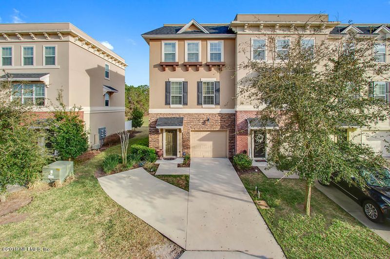4471 Ellipse Dr, Jacksonville, FL 32246