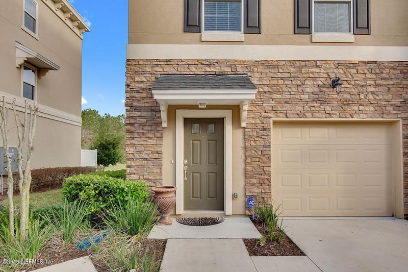 4471 Ellipse Dr, Jacksonville, FL 32246