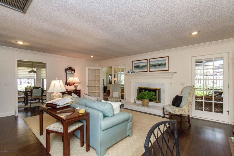 4471 Harbour North Ct, Jacksonville, FL 32225