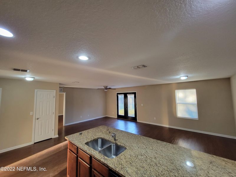 4498 Glendas Meadow Dr, Jacksonville, FL 32210