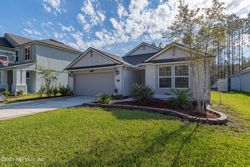 453 Glasgow Dr, St Johns, FL 32259