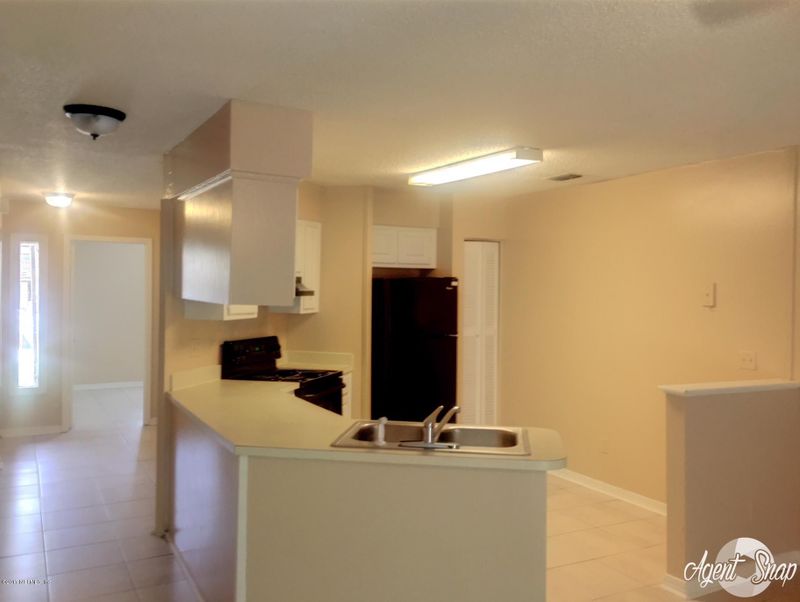 4542 Melissa Ct W, Jacksonville, FL 32210