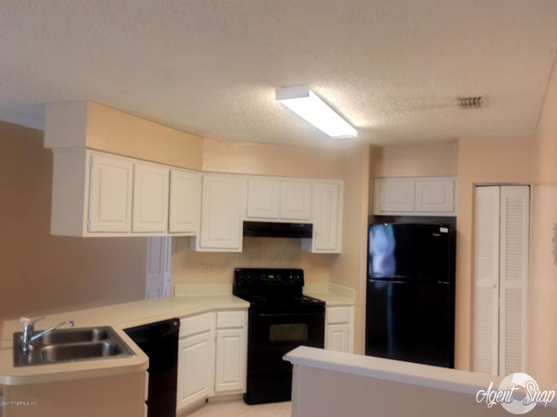 4542 Melissa Ct W, Jacksonville, FL 32210