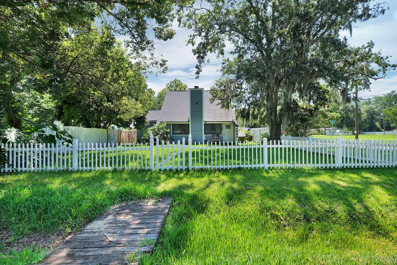 4547 Cambria St, Jacksonville, FL 32207