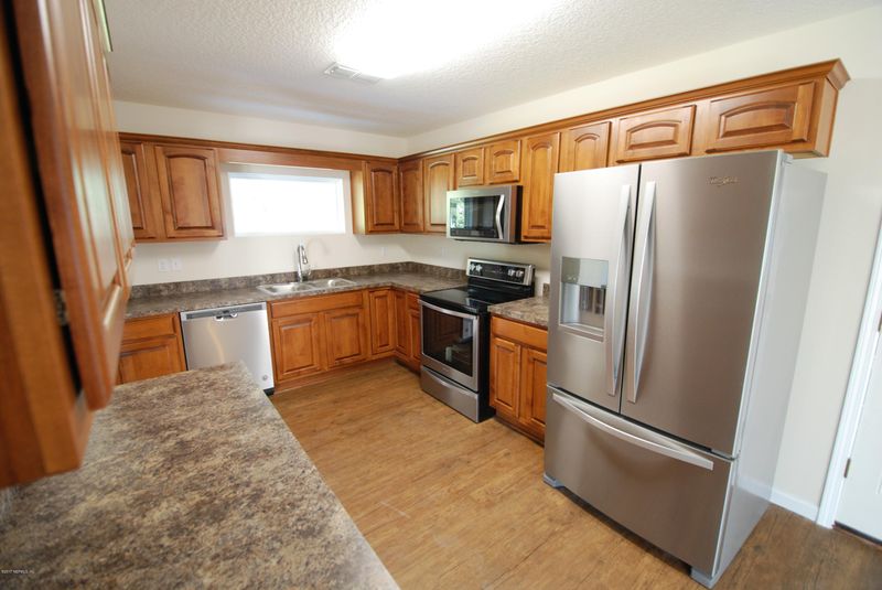 45566 Pickett St, Callahan, FL 32011