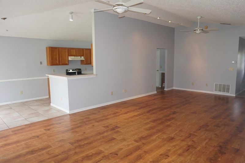 4568 Antler Hill Dr E, Jacksonville, FL 32224