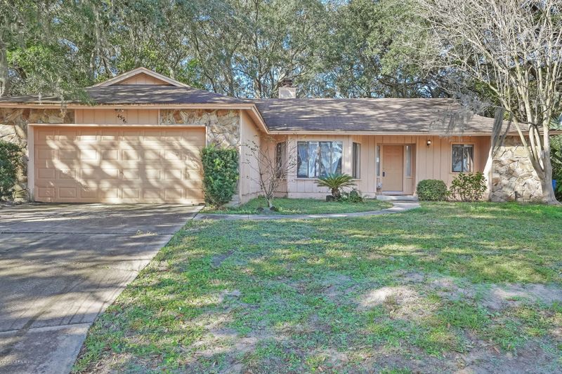 4576 Whispering Inlet Dr, Jacksonville, FL 32277