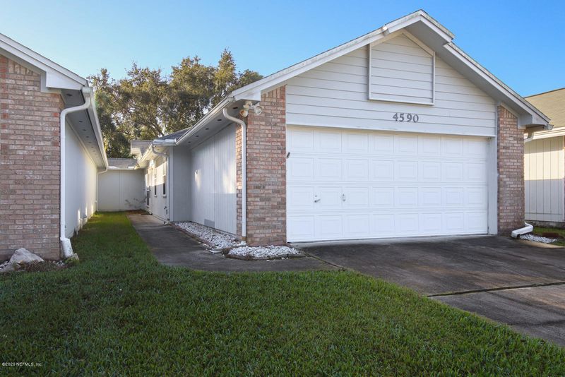 4590 Cabbage Pond Dr, Jacksonville, FL 32257