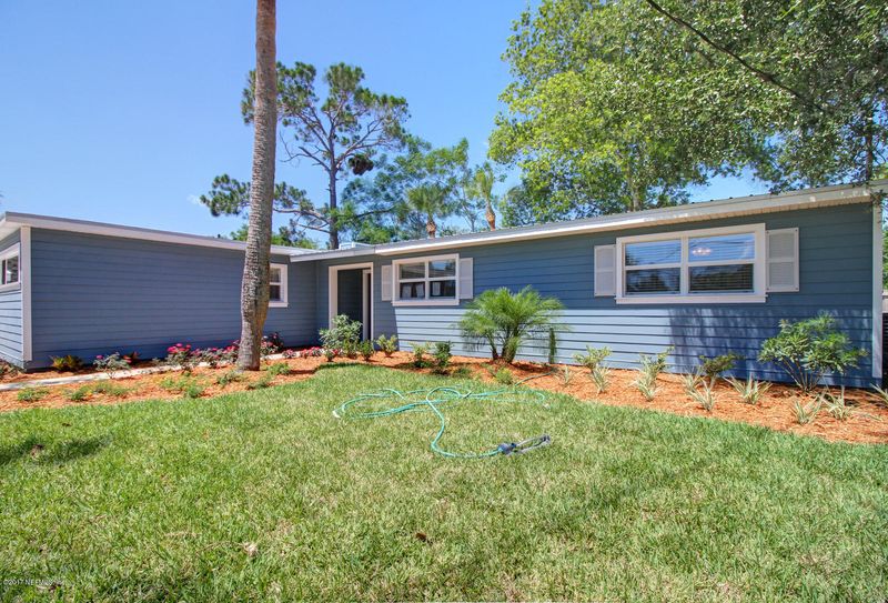 460 Sailfish Dr E, Atlantic Beach, FL 32233