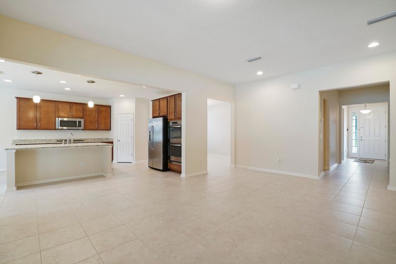4639 Silverthorn Dr, Jacksonville, FL 32258
