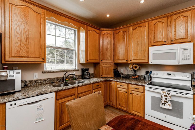 46500 Royal Oaks Trl, Callahan, FL 32011