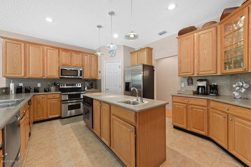 4668 W Seneca Dr, Jacksonville, FL 32259