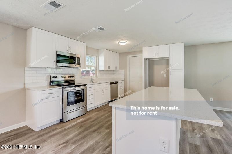 470 Tara Ln, Orange Park, FL 32073