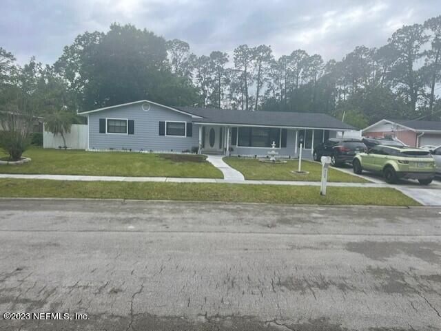 4702 Glorianne Cir E, Jacksonville, FL 32207