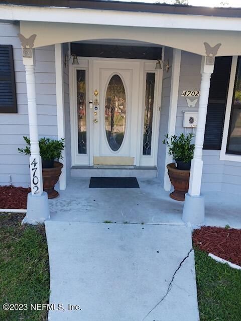 4702 Glorianne Cir E, Jacksonville, FL 32207