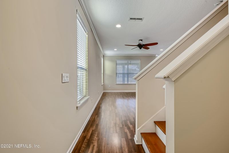 475 Walnut Dr, St Johns, FL 32259