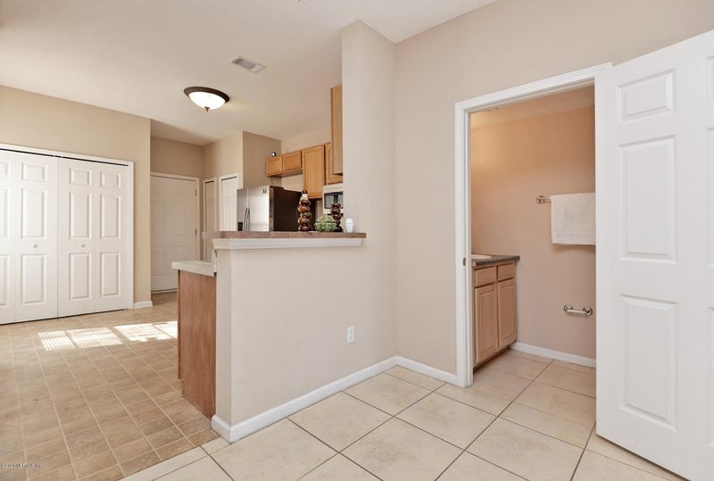 4751 Playpen Dr, Jacksonville, FL 32210