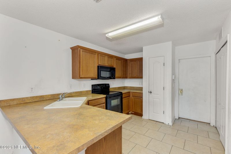 4757 Playschool Dr, Jacksonville, FL 32210