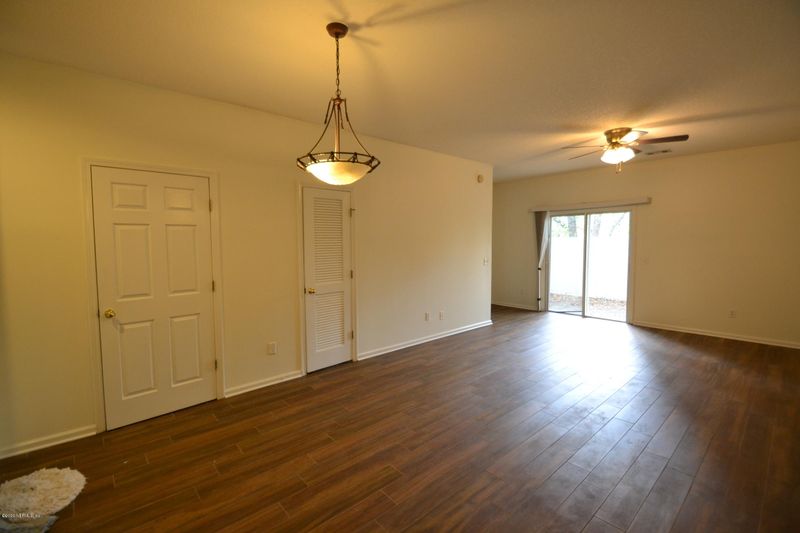 4758 Playpen Dr, Jacksonville, FL 32210