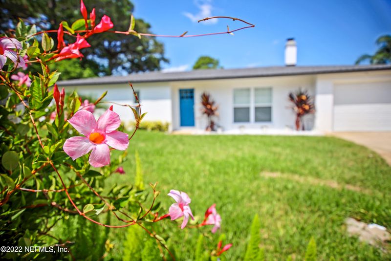 477 Helmsman Ln, Atlantic Beach, FL 32233