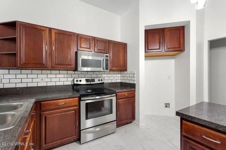 482 Bridgeport Ct, Jacksonville, FL 32218