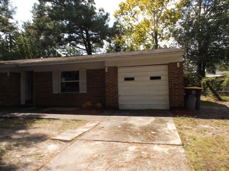 4884 Strato Pl, Jacksonville, FL 32210