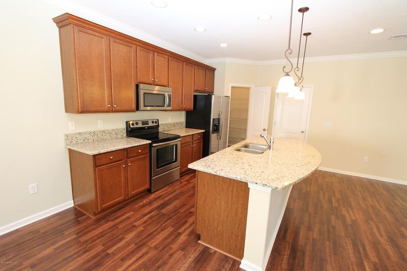 490 Walnut Dr, St Johns, FL 32259