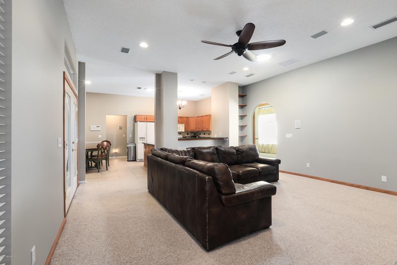 4926 Motor Yacht Dr, Jacksonville, FL 32225