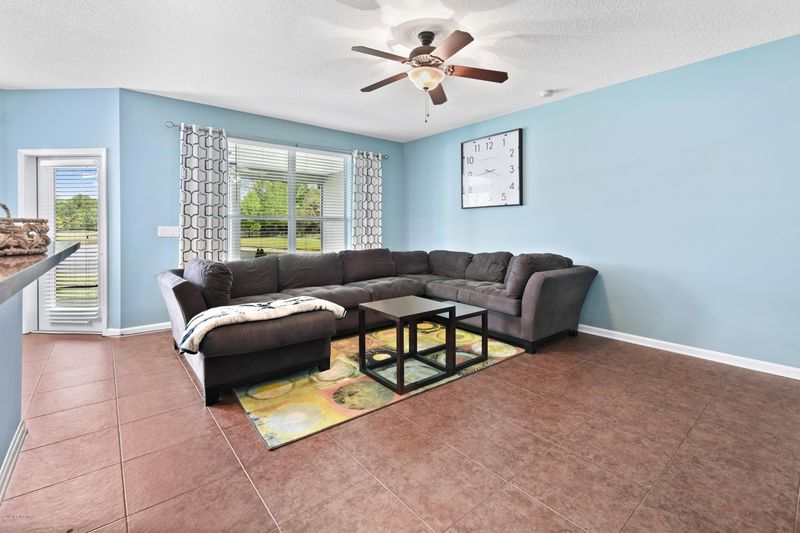 497 Walnut Dr, St Johns, FL 32259