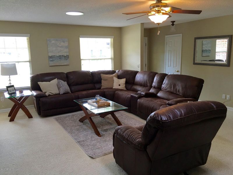 4975 Rathbone Dr, Jacksonville, FL 32257