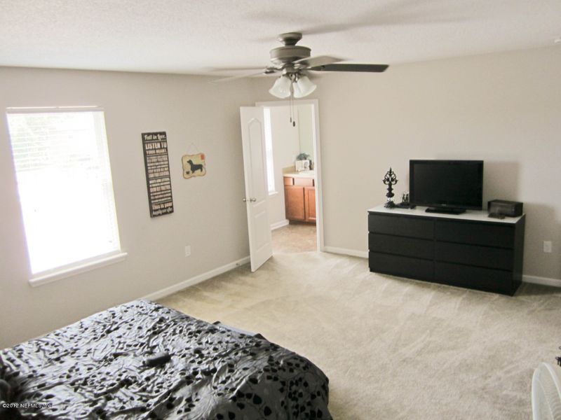 499 Walnut Dr, St Johns, FL 32259