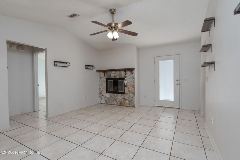 4998 Azure St, Jacksonville, FL 32258