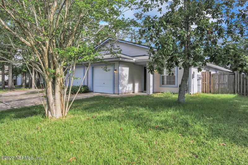 5033 N Knightsbridge Cir, Jacksonville, FL 32244