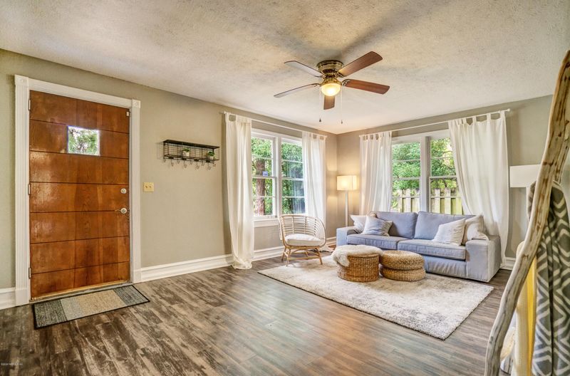 5034 Sunderland Rd, Jacksonville, FL 32210