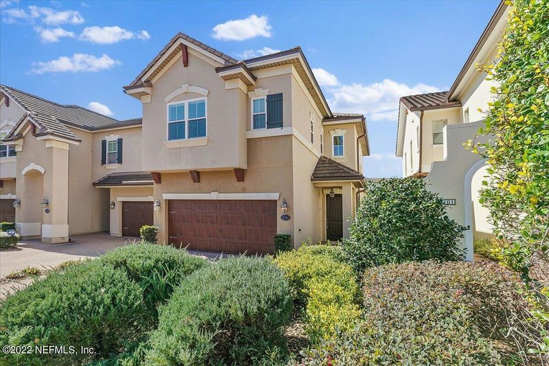 5036 Paradise Pond Ln, Jacksonville, FL 32207
