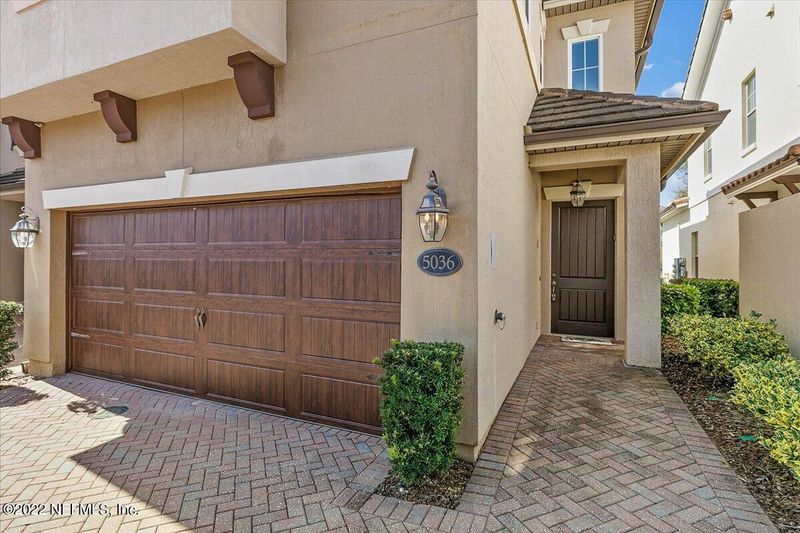 5036 Paradise Pond Ln, Jacksonville, FL 32207