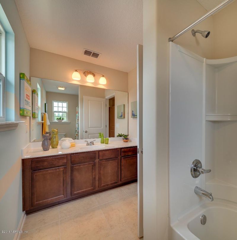 5039 Redford Manor Dr, Jacksonville, FL 32258