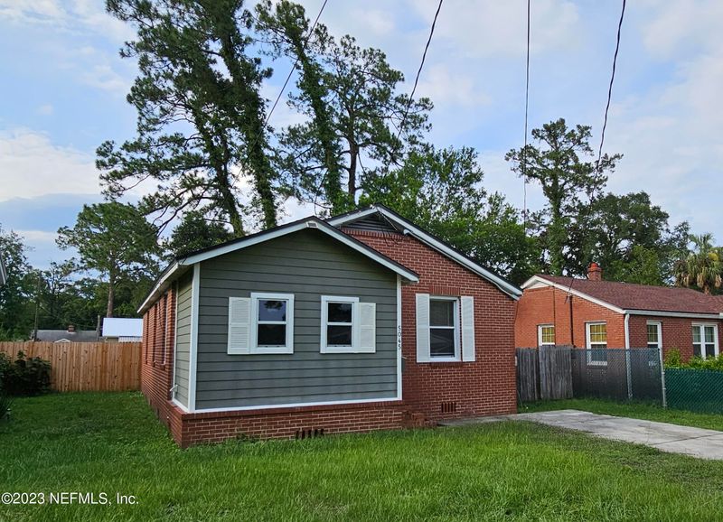 5045 Sunderland Rd, Jacksonville, FL 32210