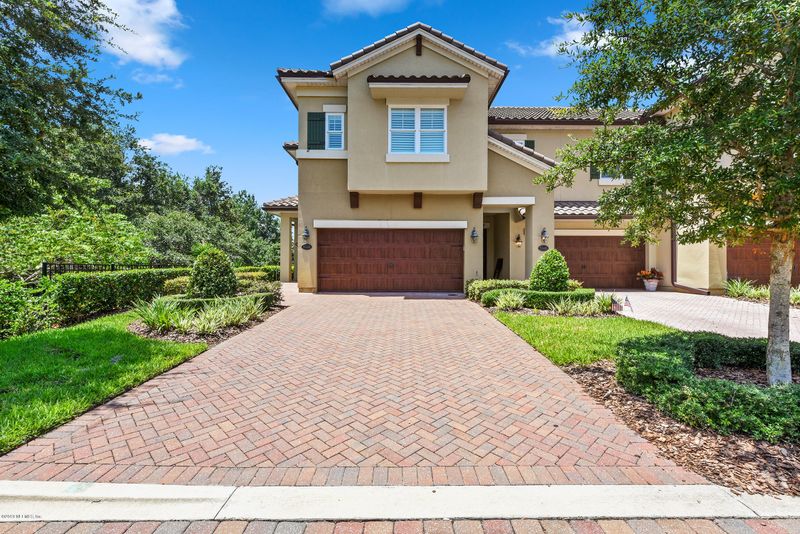 5048 Paradise Pond Ln, Jacksonville, FL 32207