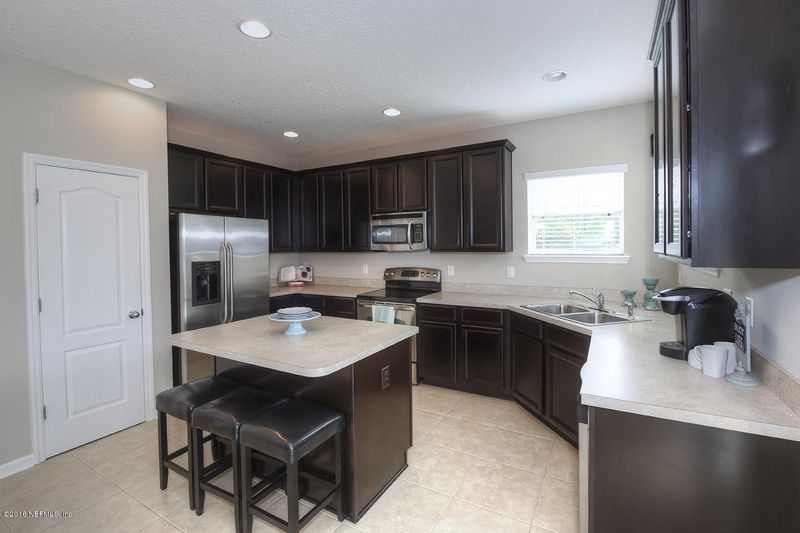 505 Pinehollow Ct, St Johns, FL 32259