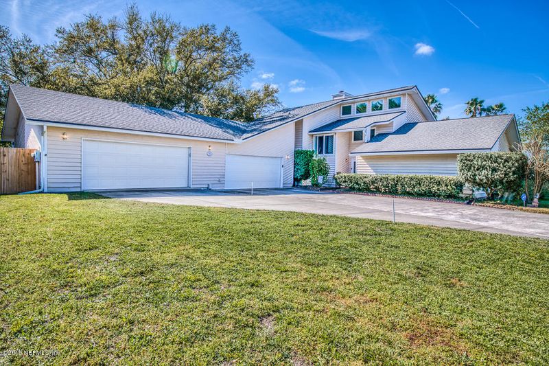 5054 Mariners Point Dr, Jacksonville, FL 32225