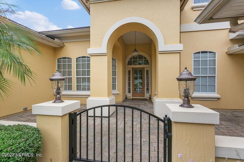 512 Royal Stewart Ct, St Johns, FL 32259