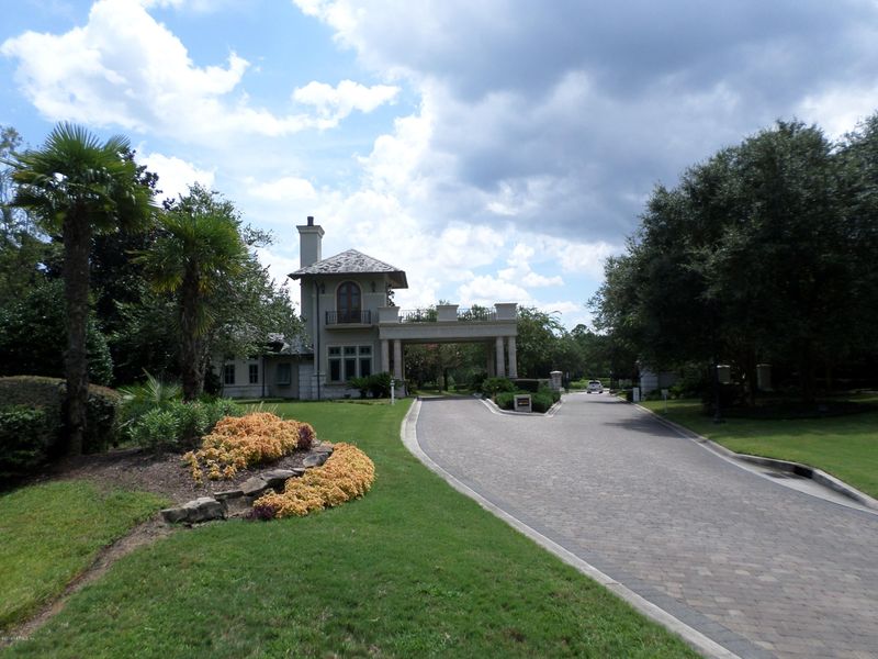5134 Commissioners Dr, Jacksonville, FL 32224