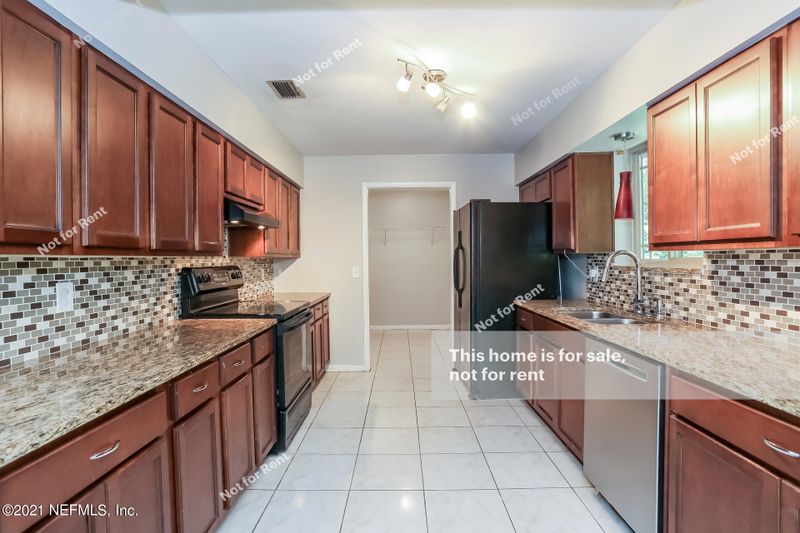5140 River Bluff Ln, Jacksonville, FL 32211